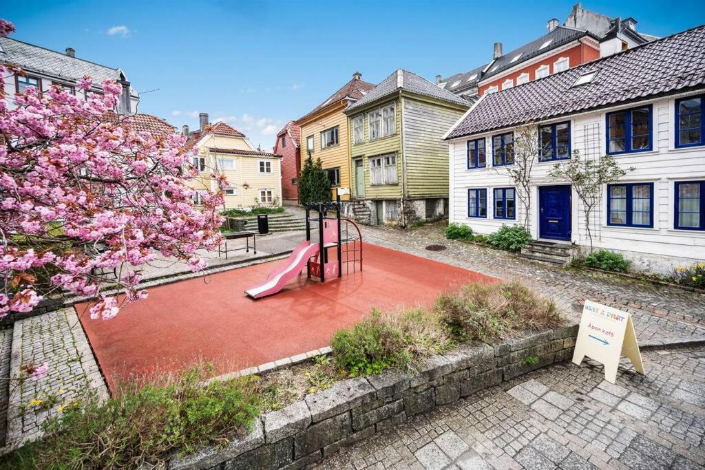 Dinbnb Homes I 4-Bedroom Historical House In Romantic Surroundings ベルゲン エクステリア 写真