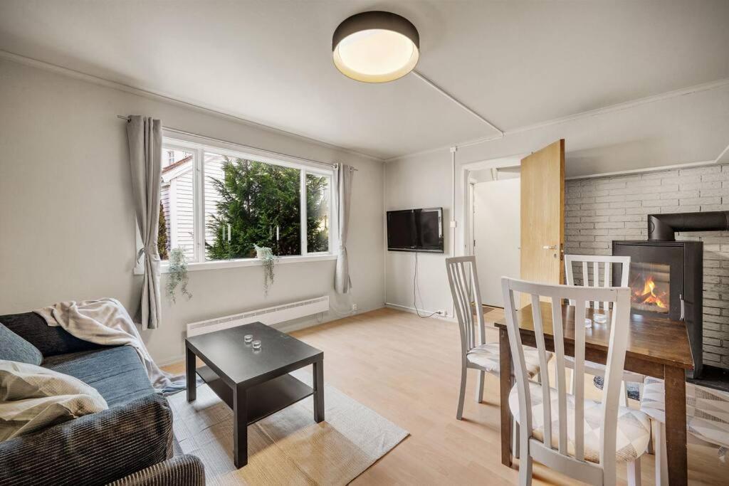 Dinbnb Homes I 4-Bedroom Historical House In Romantic Surroundings ベルゲン エクステリア 写真