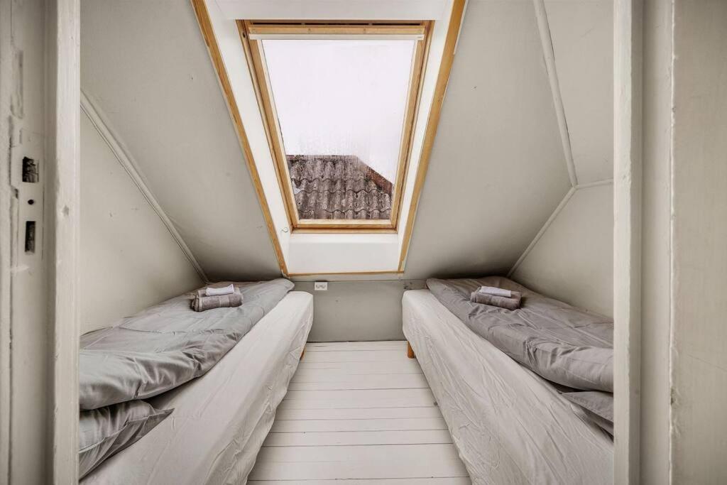 Dinbnb Homes I 4-Bedroom Historical House In Romantic Surroundings ベルゲン エクステリア 写真