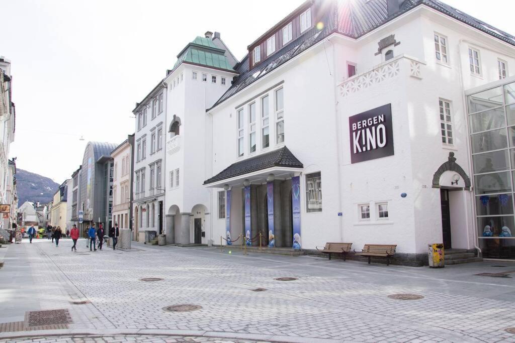 Dinbnb Homes I 4-Bedroom Historical House In Romantic Surroundings ベルゲン エクステリア 写真