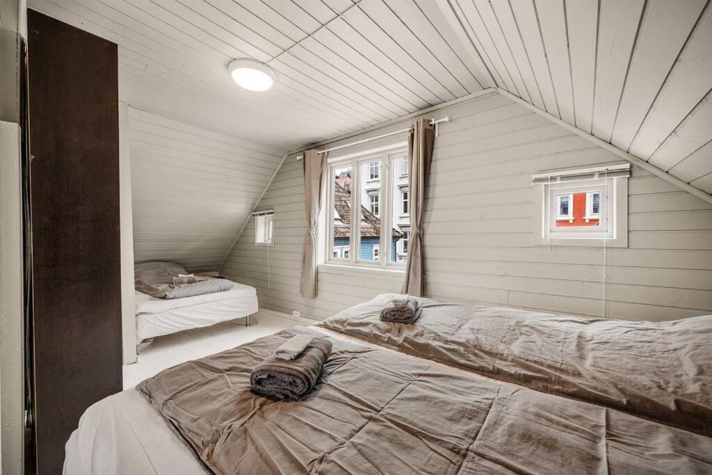 Dinbnb Homes I 4-Bedroom Historical House In Romantic Surroundings ベルゲン エクステリア 写真