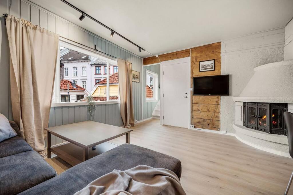 Dinbnb Homes I 4-Bedroom Historical House In Romantic Surroundings ベルゲン エクステリア 写真