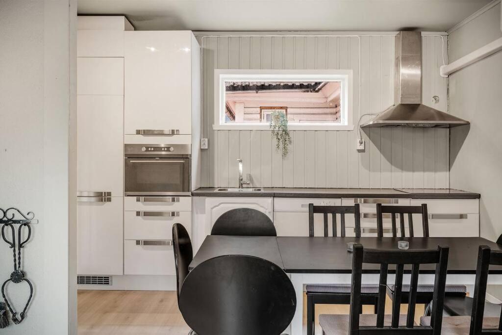 Dinbnb Homes I 4-Bedroom Historical House In Romantic Surroundings ベルゲン エクステリア 写真