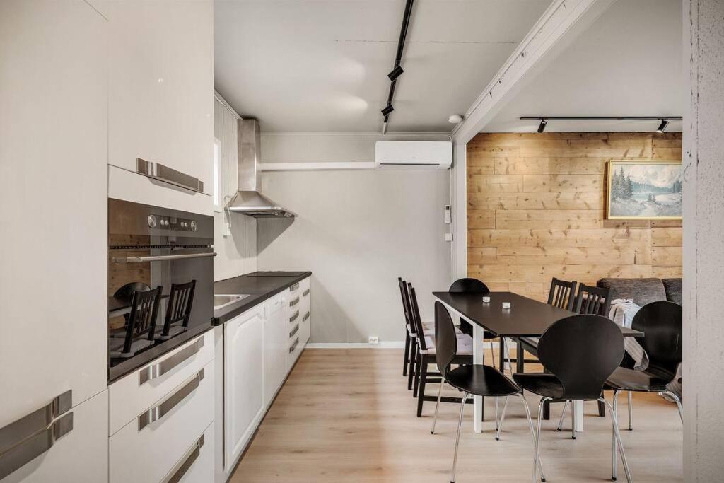 Dinbnb Homes I 4-Bedroom Historical House In Romantic Surroundings ベルゲン エクステリア 写真