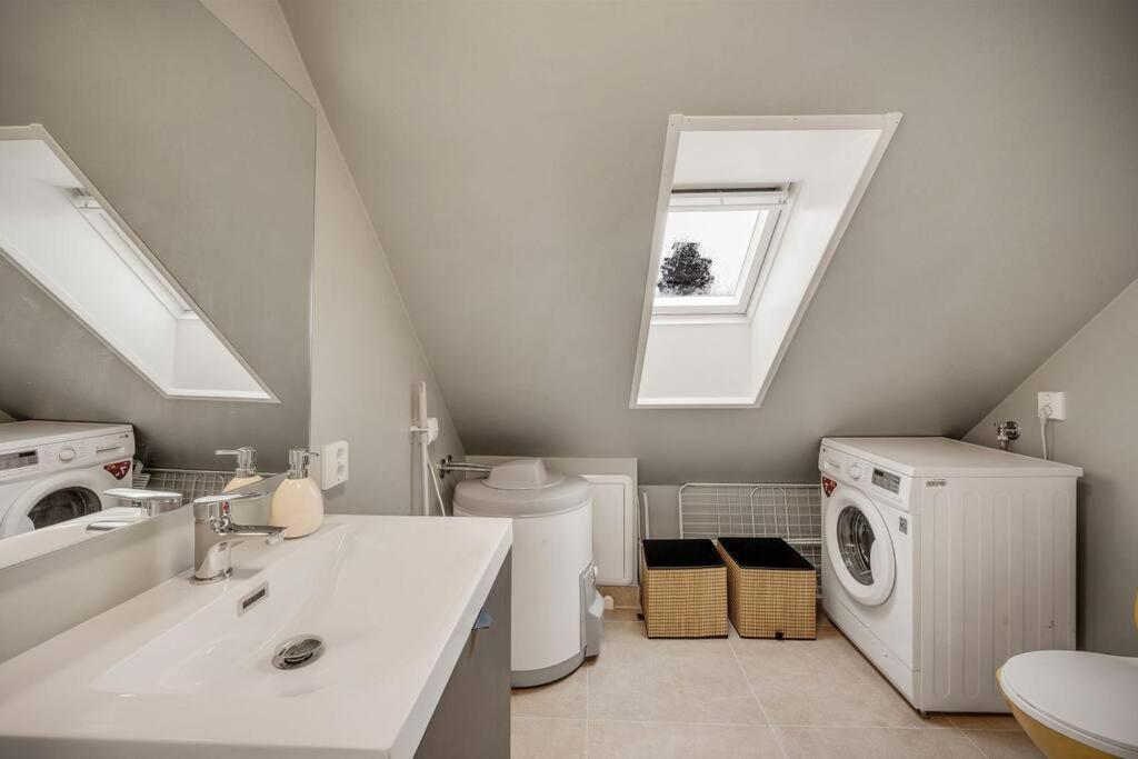 Dinbnb Homes I 4-Bedroom Historical House In Romantic Surroundings ベルゲン エクステリア 写真