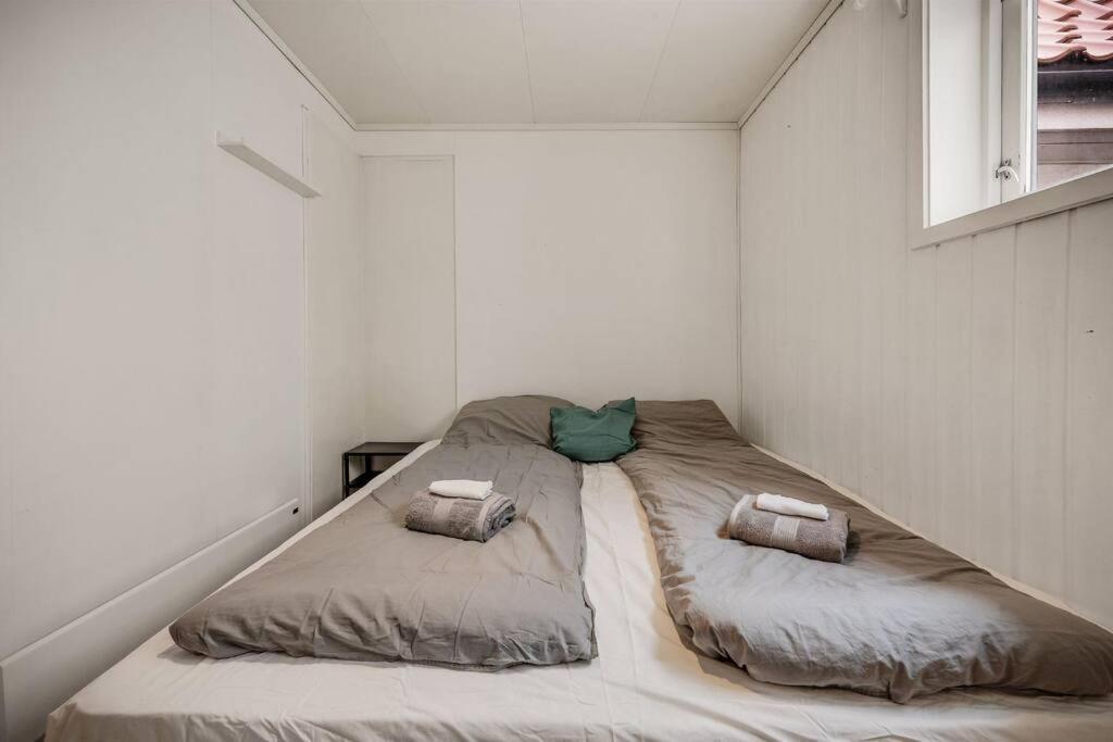 Dinbnb Homes I 4-Bedroom Historical House In Romantic Surroundings ベルゲン エクステリア 写真