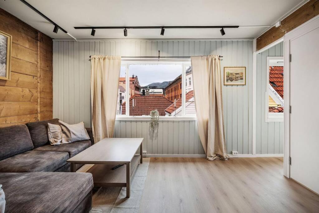 Dinbnb Homes I 4-Bedroom Historical House In Romantic Surroundings ベルゲン エクステリア 写真