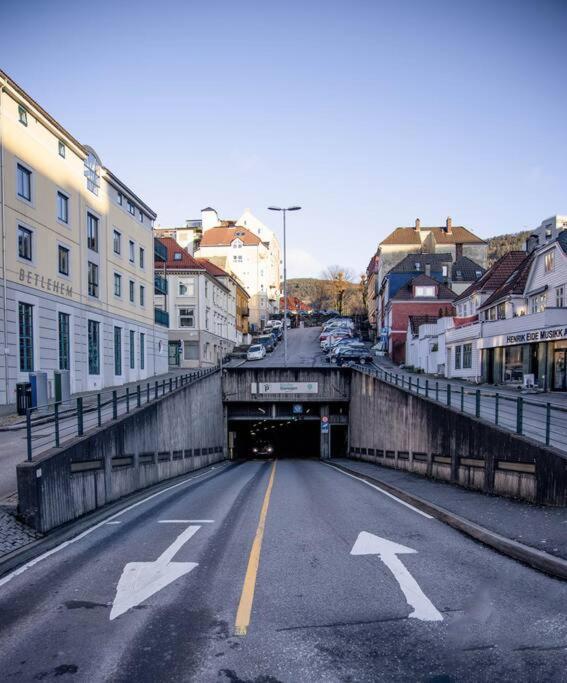 Dinbnb Homes I 4-Bedroom Historical House In Romantic Surroundings ベルゲン エクステリア 写真
